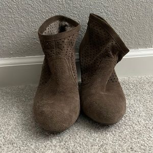 Jessica Simpson Taupe Booties